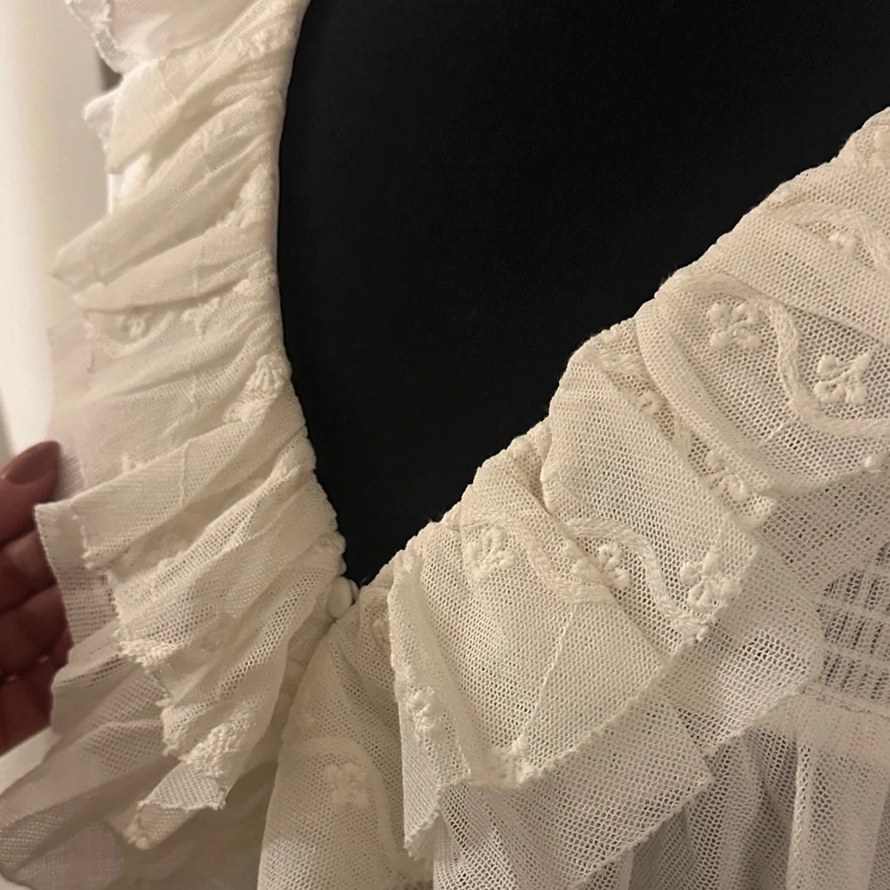 BNWT Anthropologie Sheer Ruffle Elegant Cream Ruffled Sleeveless Top - L - Picture 16 of 16